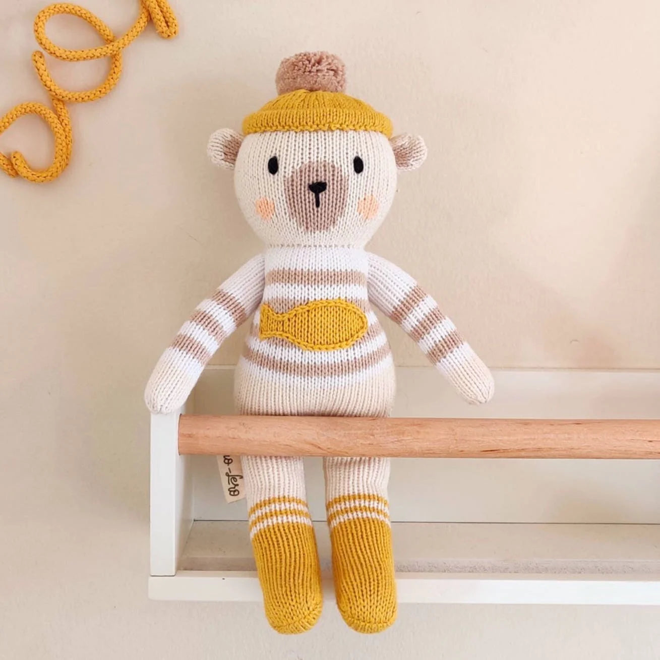 Eisbär Yaruc, handgestrickt