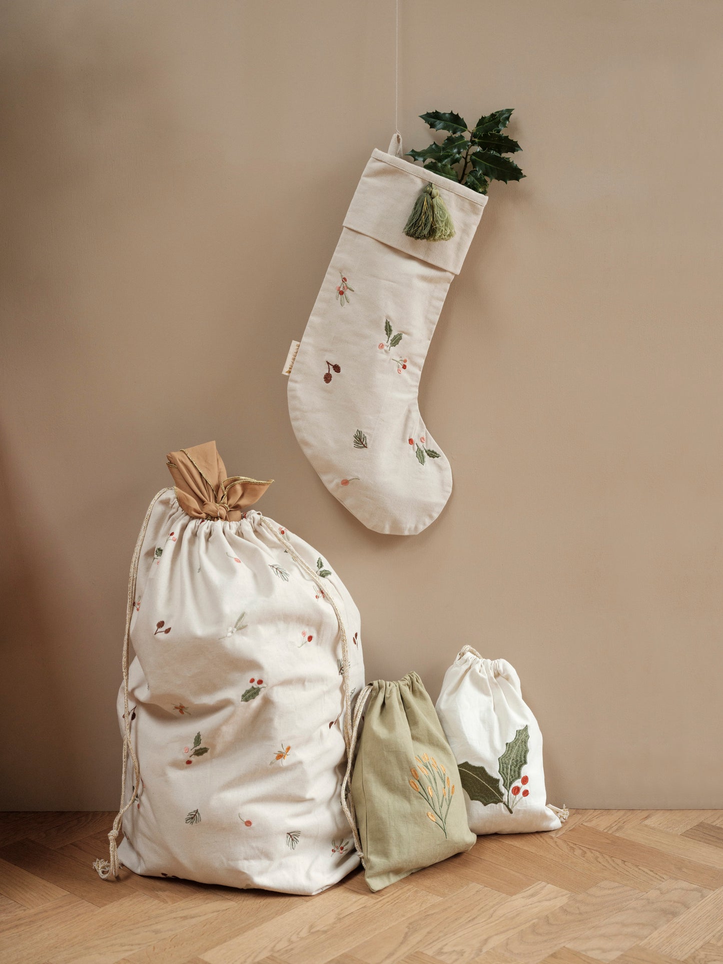 Weihnachtsstrumpf „Yule Greens“ von Fabelab